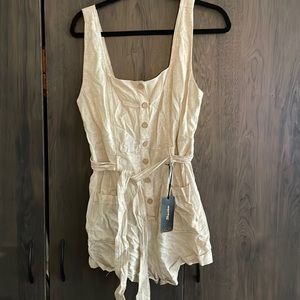 Shinestar beige, linen-feel romper with wooden buttons